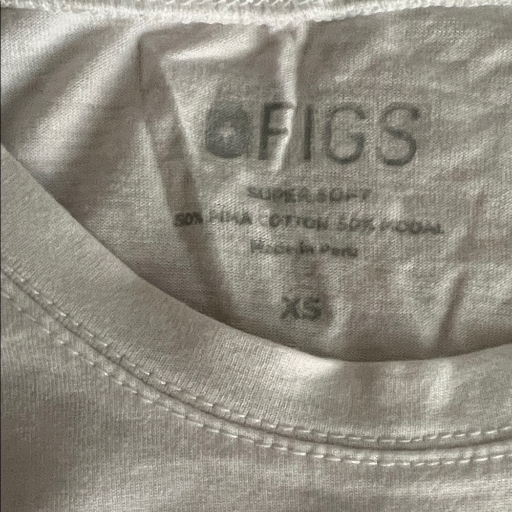 FIGS White Long Sleeve Nurse Shirt - Picture 3 of 5